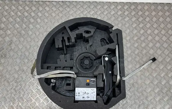Audi A3 S3 8P Tool set 