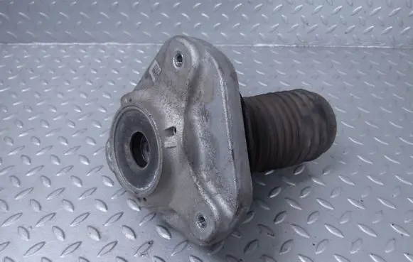 Mercedes-Benz CLS C218 X218 Front coil spring rubber mount A2123220284 A2123210706 A2183230020