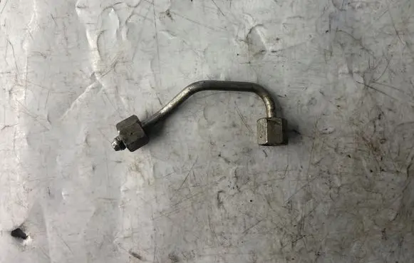 Jeep Grand Cherokee (WK) Fuel injector supply line/pipe 