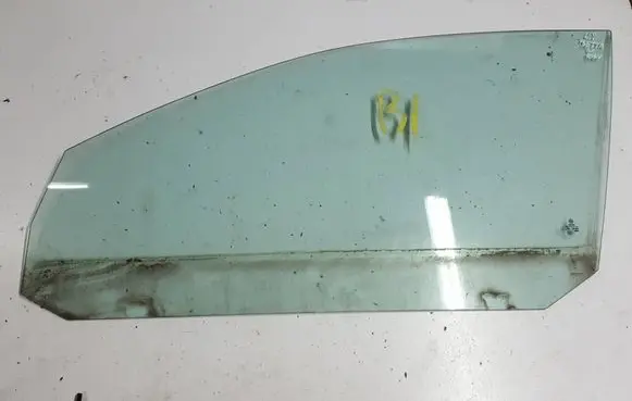 Volkswagen Jetta V Front door window glass four-door 