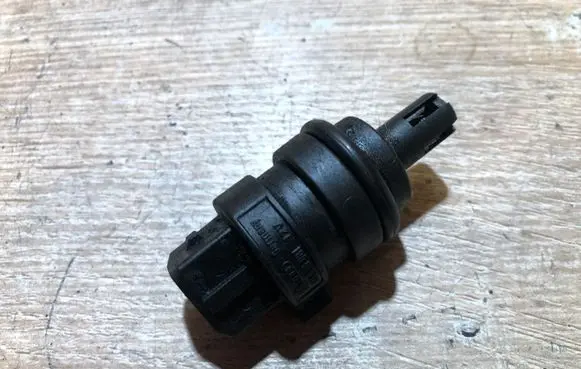 Audi A3 S3 8L Intake air temperature sensor 028906081