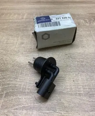 Mercedes-Benz E W212 Windshield washer fluid level sensor A2218209110