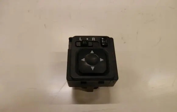 Mitsubishi Grandis Tailgate/trunk/boot open switch NA4WL