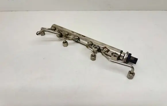 BMW 8 G15 Fuel main line pipe 7852402