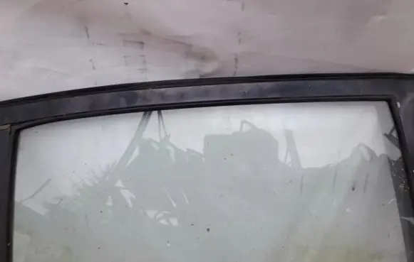 Mazda 626 Rear door window glass