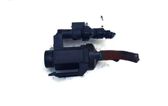 BMW 4 F36 Gran coupe Vacuum valve 70478502 8570591 17T257