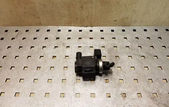 Audi A4 S4 B6 8E 8H Vacuum valve 8E0906628 72290333