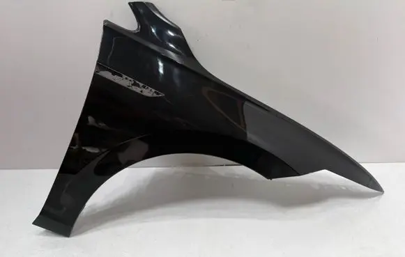 Volkswagen Golf VIII Fender 