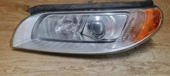 Volvo V70 Headlight/headlamp 31214347