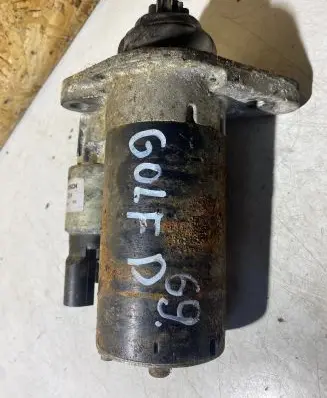 Volkswagen Golf V Starter motor 0001123012 170102