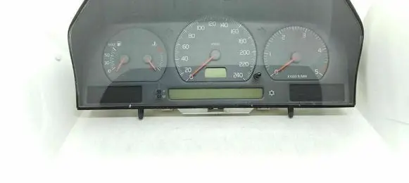 Volvo S70 V70 V70 XC Speedometer (instrument cluster) 9472523