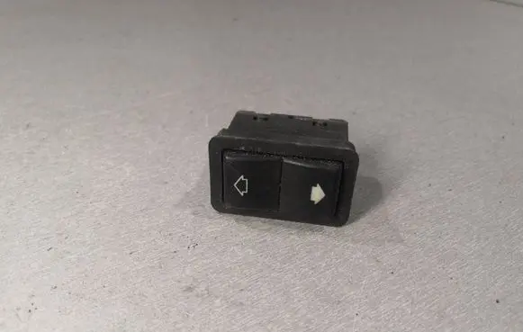 BMW 5 E34 Electric window control switch 8368974