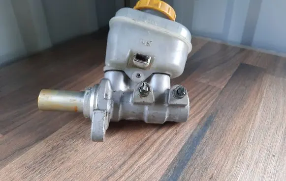 Subaru Outback Master brake cylinder