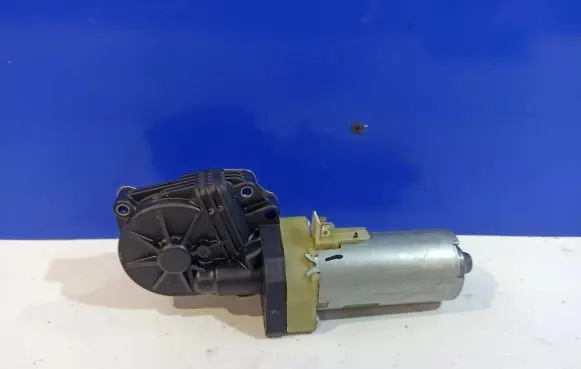 Volvo S60 Seat adjustment motor 6359868 0130002526