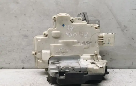 Audi A3 S3 8P Rear door lock 4F0839016