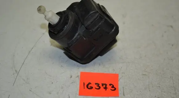 Audi A6 S6 C5 4B Headlight level adjustment motor 00728213