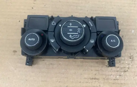 Peugeot RCZ Climate control unit 96718462XT E1062127