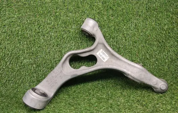 Volkswagen Touareg II Front lower control arm/wishbone 7P0407152E