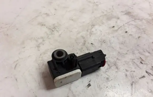 Mazda 3 II Airbag deployment crash/impact sensor BBM457KC0 110310207