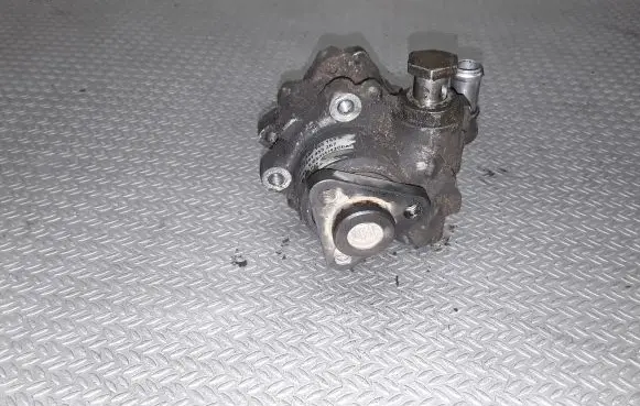 Audi A6 S6 C5 4B Power steering pump 4B0145155R