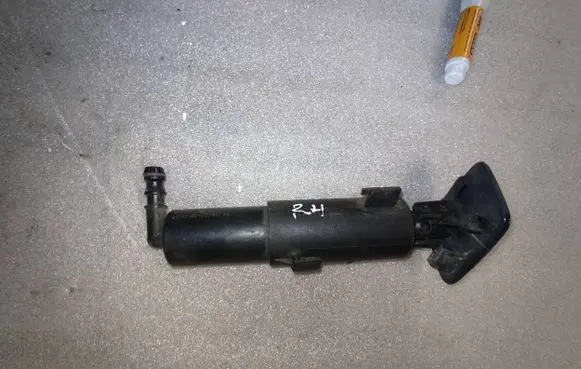 BMW X5 E70 Windscreen/windshield washer pump 13037710