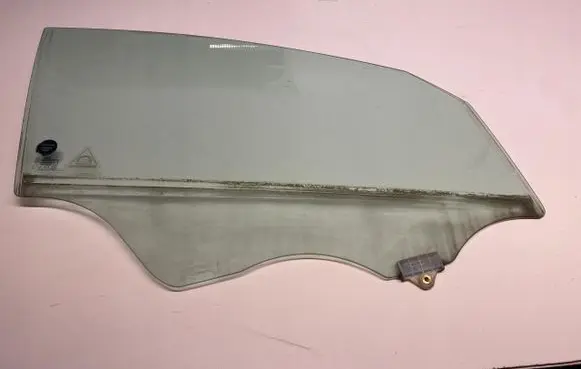 KIA Carens III Front door window/glass (coupe) 