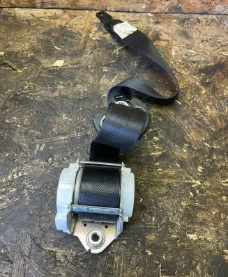 BMW X3 E83 Front seatbelt 33033301 T000045 040549