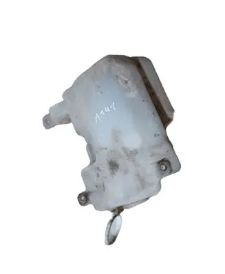 Mitsubishi L200 Windshield washer fluid reservoir/tank