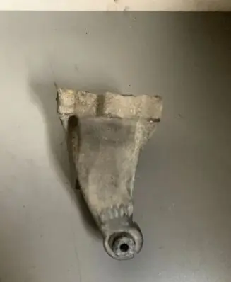Mercedes-Benz E W212 Engine mounting bracket A6512233504 GD01555 ENAC46000