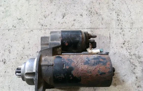 Volkswagen Polo IV 9N3 Starter motor