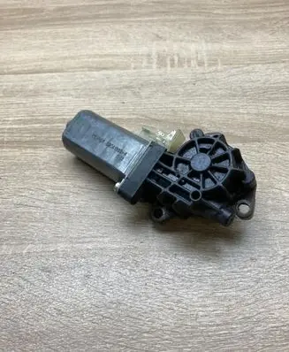Chrysler 300C Seat adjustment motor 0390203004
