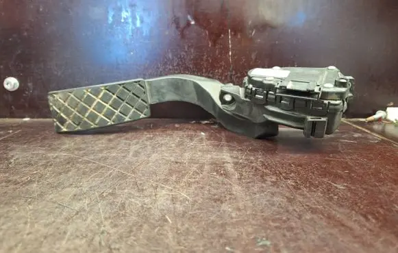 Skoda Superb B5 (3U) Accelerator throttle pedal 8D1721523F