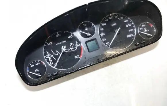 Peugeot 607 Speedometer (instrument cluster) 81115607