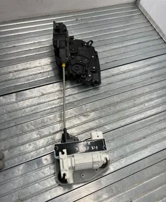 BMW X5 F15 Front door soft close latching motor 7419840 7281948