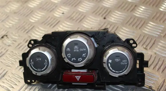 Subaru Forester SH Climate control unit 72311SC000 T1007170D 00510CA