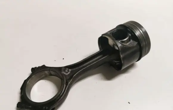 Piston with connecting rod
