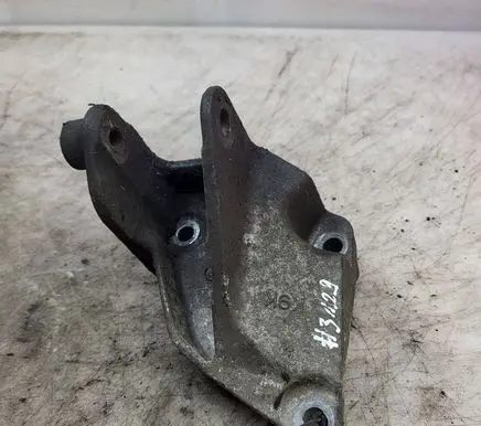 Nissan Qashqai Engine mounting bracket
