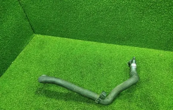 Renault Trafic III (X82) Engine coolant pipe/hose 924108542R