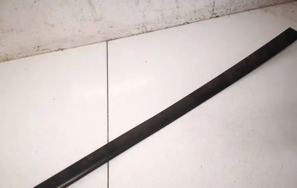 Volkswagen PASSAT B5 Rear door trim (molding) 3B0853753