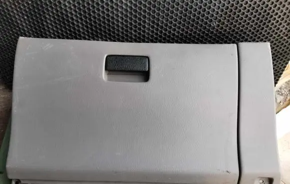 Nissan Primera Glove box 681082F901