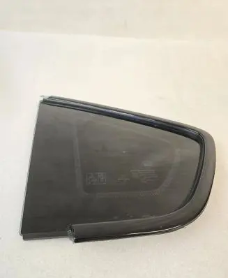 Maserati Levante Rear side window 06700333660
