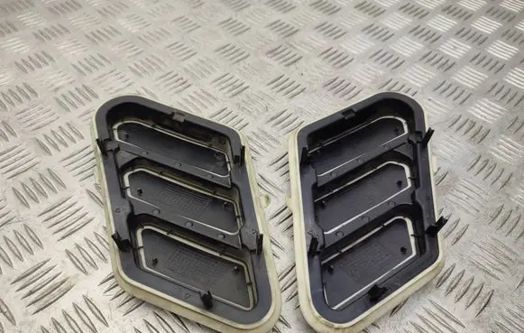 Opel Combo E Quarter panel pressure vent 9818354180 9818353980