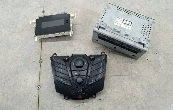 Ford Fiesta Radio/CD/DVD/GPS head unit 