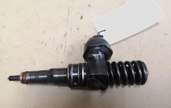 Volkswagen Polo Fuel injector 045130073T