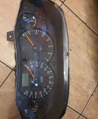 Ford Focus Speedometer (instrument cluster) 98AP10841bc 44ZU115