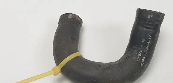 Volvo V70 Engine coolant pipe/hose