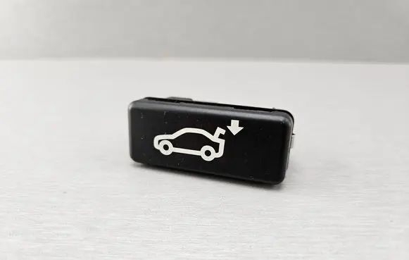 BMW 5 E60 E61 Tailgate/boot open switch button 8375580 61318375580