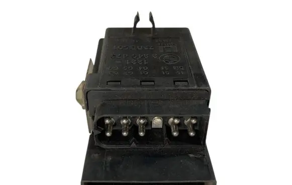 BMW 3 E36 Glow plug pre-heat relay 2246473 12212246473
