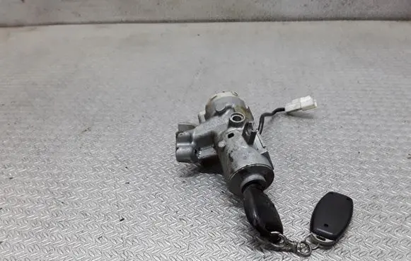 Toyota Avensis Verso Ignition lock 45020287
