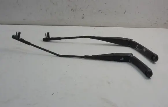 Alfa Romeo GTV Front wiper blade arm 